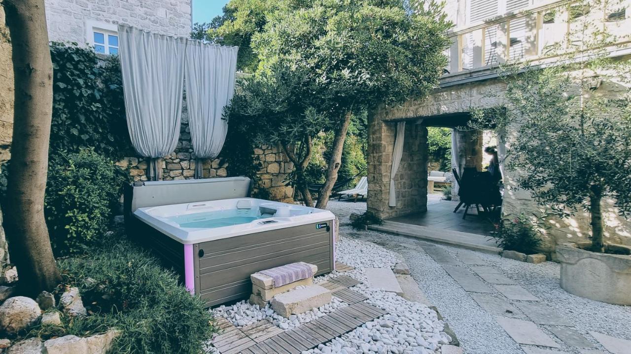 Rector'S Villa - Charming Retreat In Old Town With Jacuzzi In Private Courtyard Rab Town Zewnętrze zdjęcie
