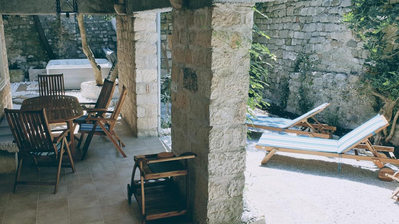 Rector'S Villa - Charming Retreat In Old Town With Jacuzzi In Private Courtyard Rab Town Zewnętrze zdjęcie