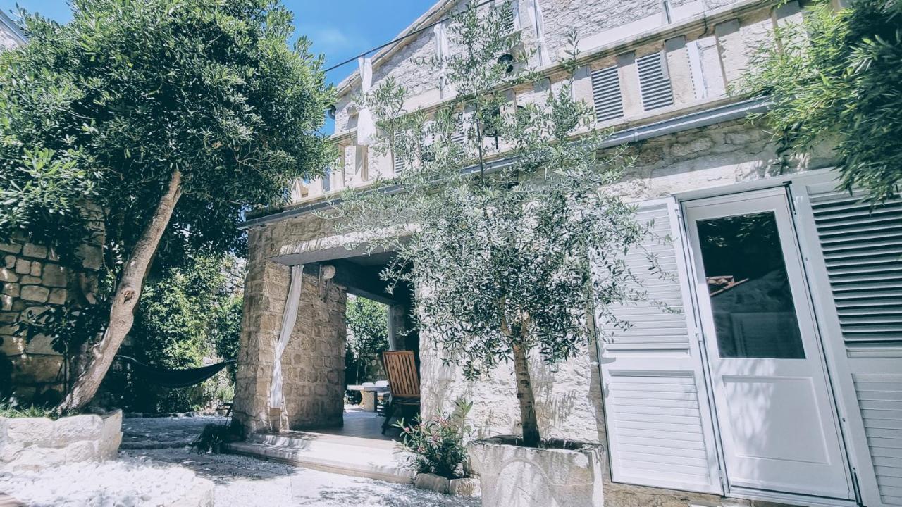 Rector'S Villa - Charming Retreat In Old Town With Jacuzzi In Private Courtyard Rab Town Zewnętrze zdjęcie